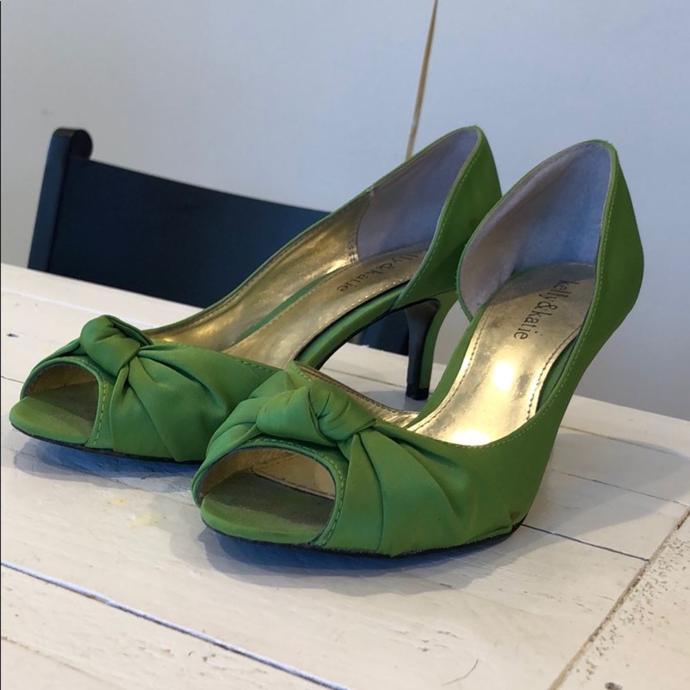 Pair of size 6.5 apple green heels. Only worn once